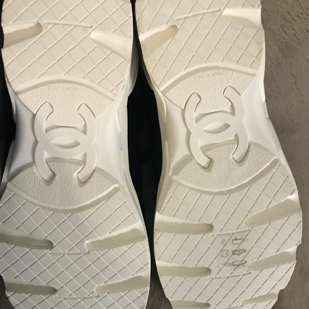 New in box Chanel 17c sneakers, size 9. Never worn - Picture 4 of 8